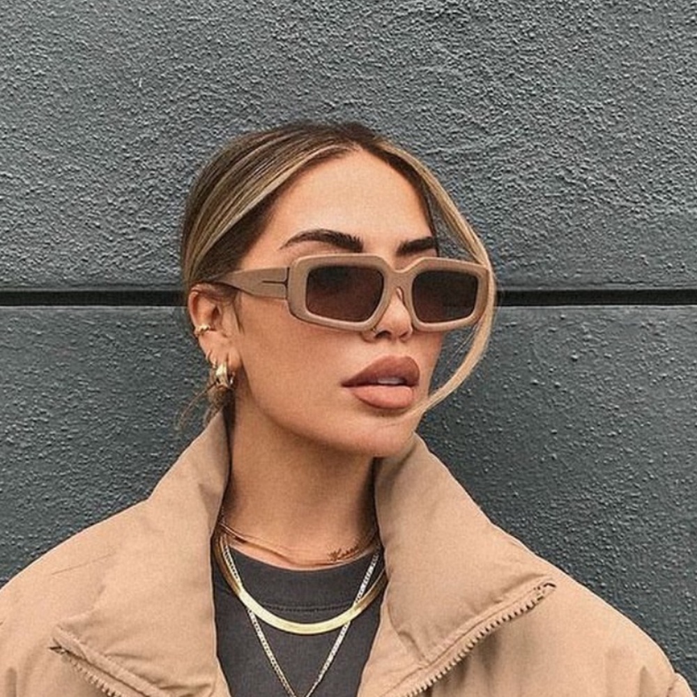 Dezi Read the Room Sunglasses in Honey Maple